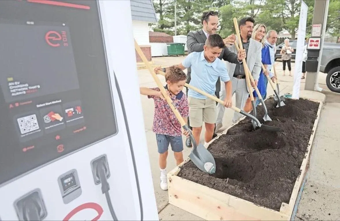 Steamer Stop Brings EV Charging to Fulton with Red E Charge